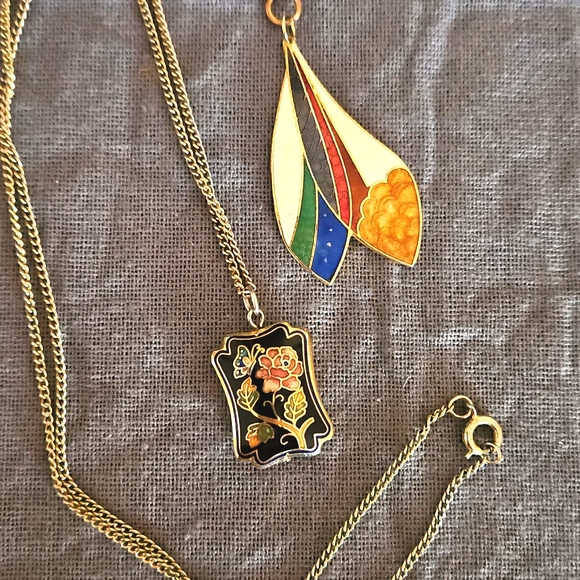 80s retro Cloissone pendants and chain lot floral butterfly colorful dainty - Picture 1 of 7